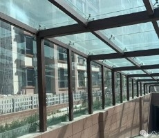 华阴踏寻雨棚足迹 构筑安全与美学守护者