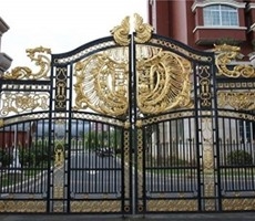 普通铁艺大门：实用与装饰兼备